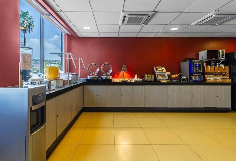 ホテル City Express Junior By Marriott Tuxtla Gutierrez Poliforum