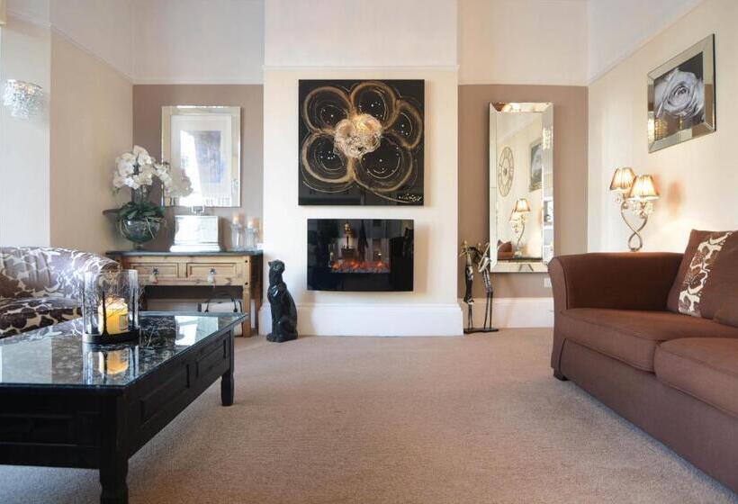 בית מלון כפרי Clifton Villa   Southport