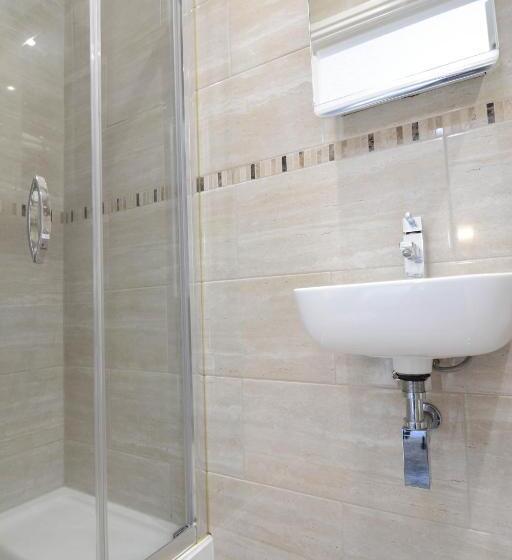 בית מלון כפרי Clifton Villa   Southport