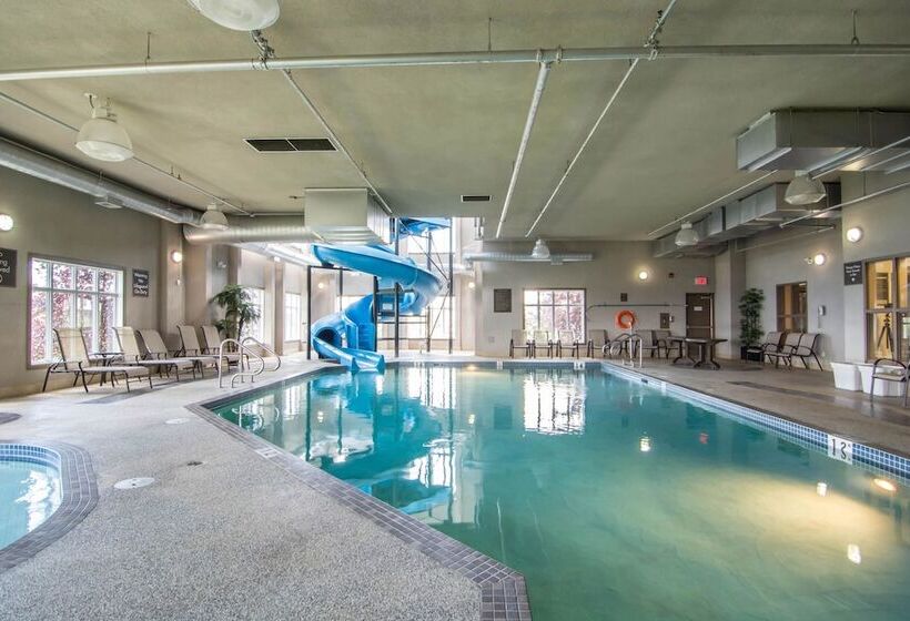 בית מלון כפרי Comfort Inn & Suites