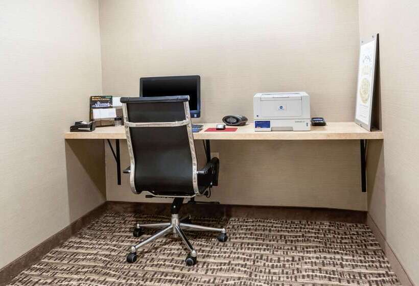 酒店 Comfort Suites At Par 4 Resort