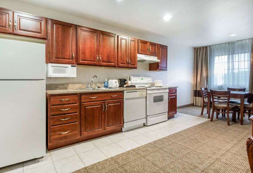 فندق Comfort Suites At Par 4 Resort