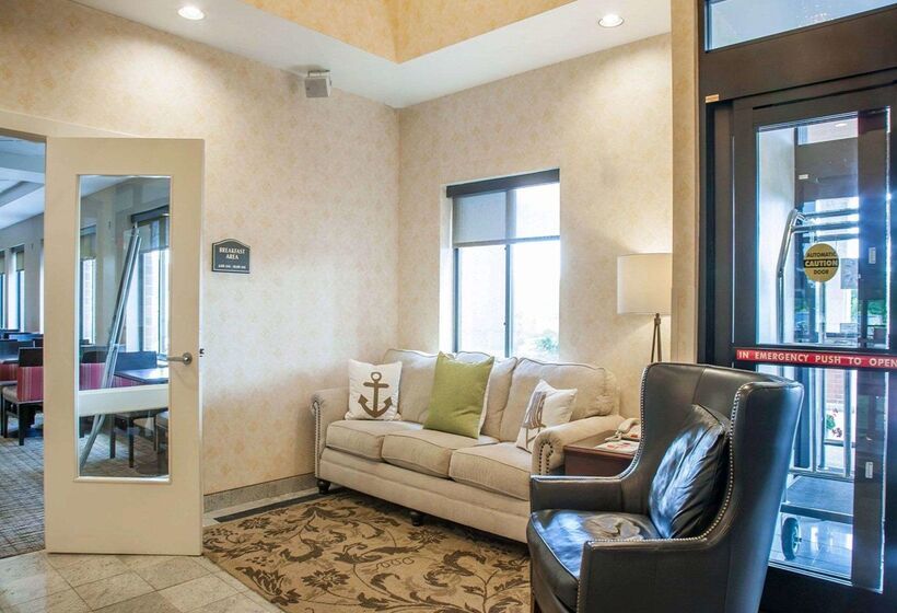 فندق Comfort Suites West Warwick  Providence