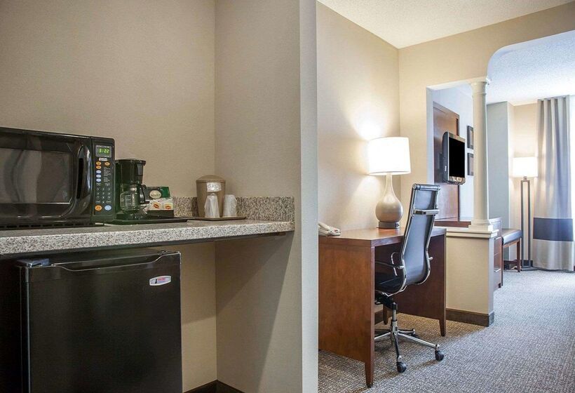 فندق Comfort Suites West Warwick  Providence