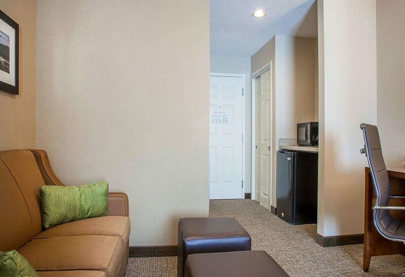 فندق Comfort Suites West Warwick  Providence