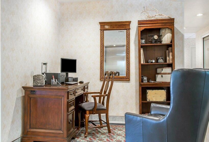 فندق Comfort Suites West Warwick  Providence