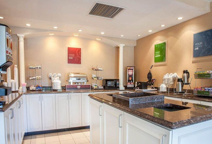 فندق Comfort Suites West Warwick  Providence