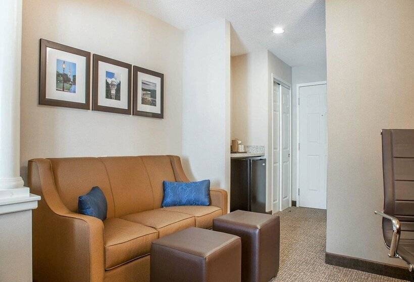 فندق Comfort Suites West Warwick  Providence