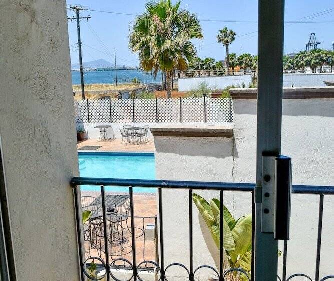 ホテル Costa Ensenada