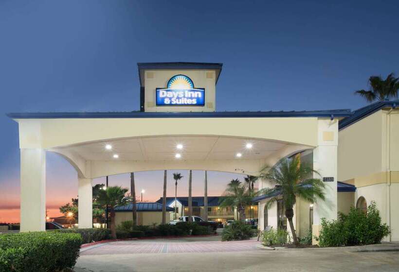 Отель Days Inn & Suites By Wyndham Winnie