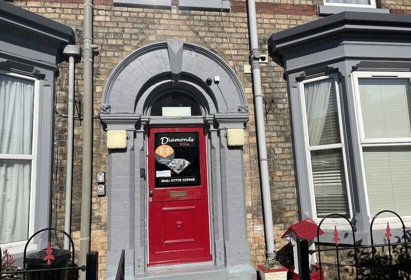 호텔 Diamonds Villa Near York Hospital