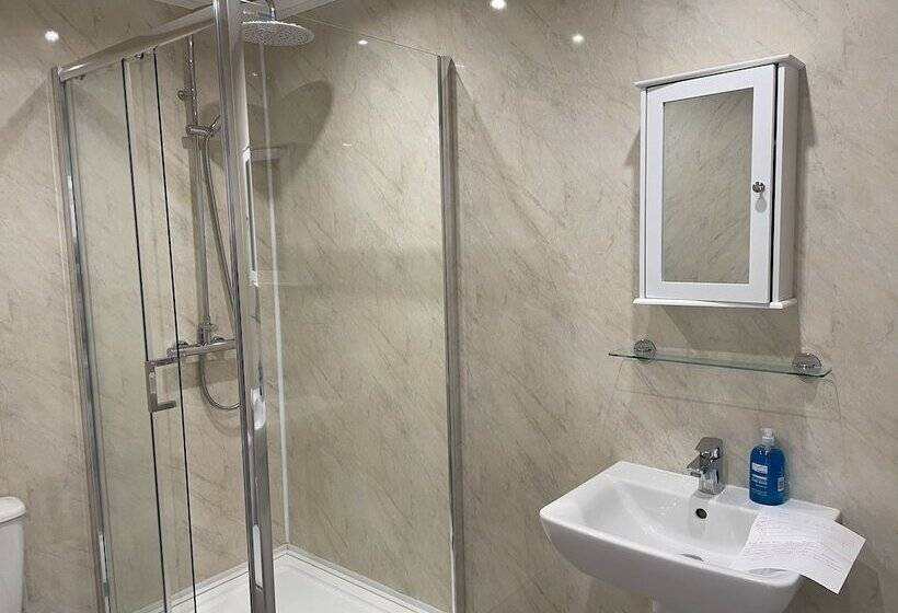 호텔 Diamonds Villa Near York Hospital