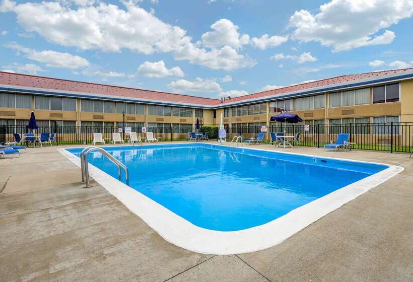 ホテル Econo Lodge Inn & Suites Triadelphia  Wheeling