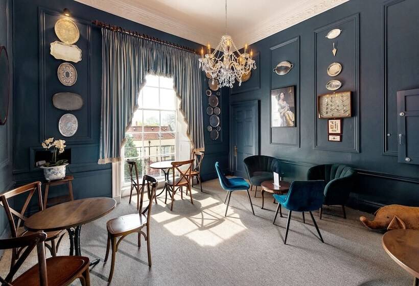 Отель Edgar Townhouse