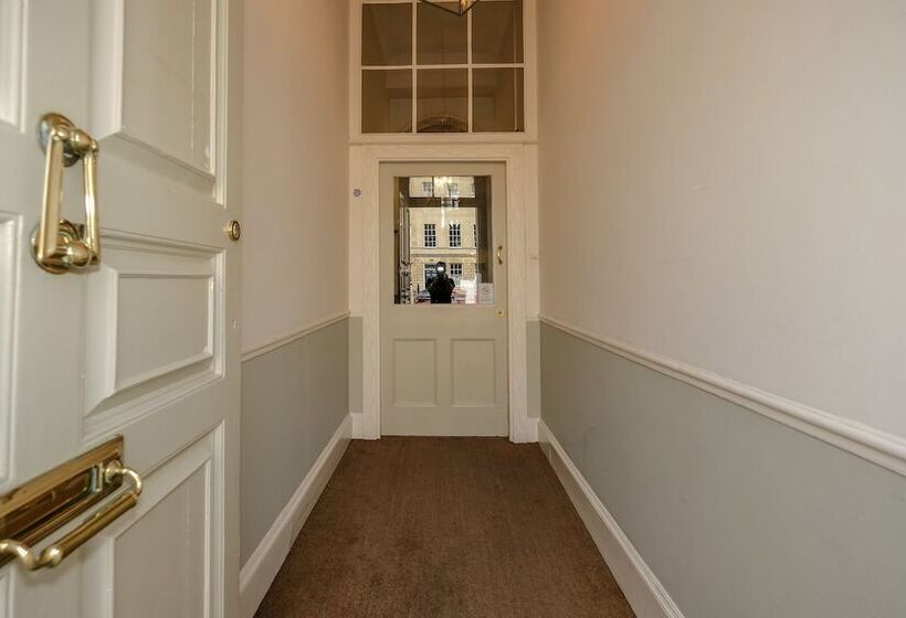 Отель Edgar Townhouse