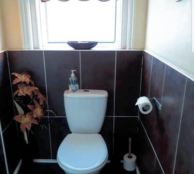 בית מלון כפרי Elmswood Guest House