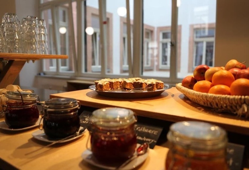 هتل Five Elements Hostel Leipzig