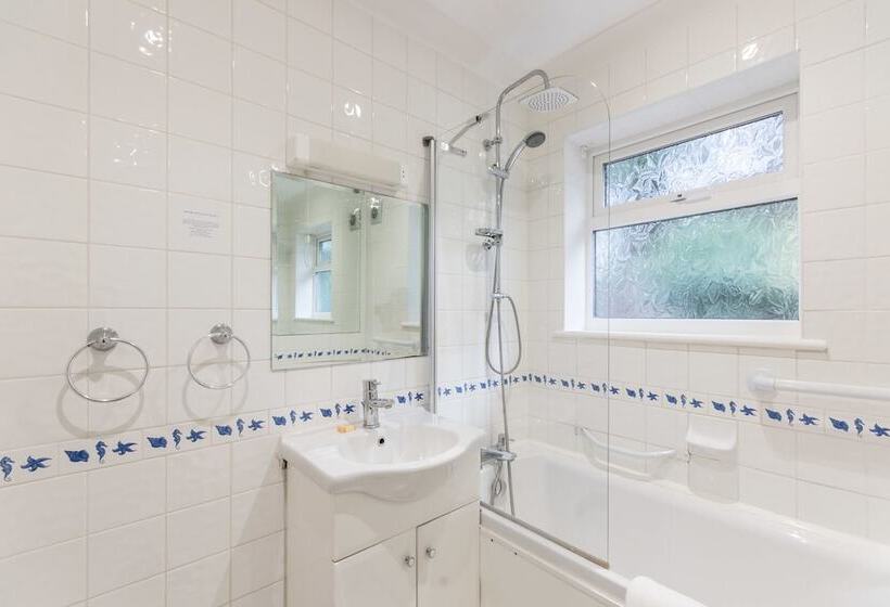 Отель Grovefield Manor