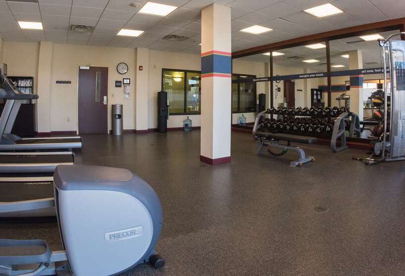 בית מלון כפרי Hampton Inn & Suites Woodstock, Va