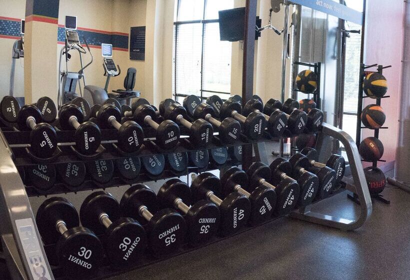 בית מלון כפרי Hampton Inn & Suites Woodstock, Va