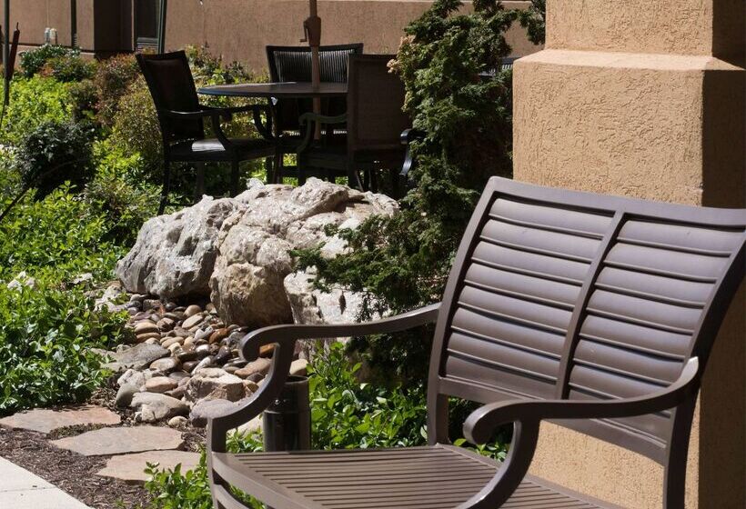 בית מלון כפרי Hampton Inn & Suites Woodstock, Va