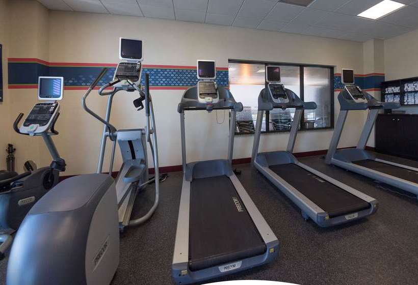 בית מלון כפרי Hampton Inn & Suites Woodstock, Va