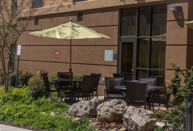 בית מלון כפרי Hampton Inn & Suites Woodstock, Va