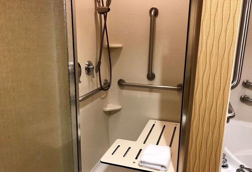 בית מלון כפרי Hampton Inn & Suites Woodstock, Va