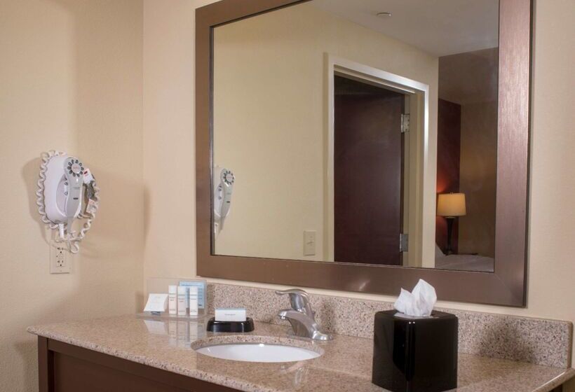 בית מלון כפרי Hampton Inn & Suites Woodstock, Va