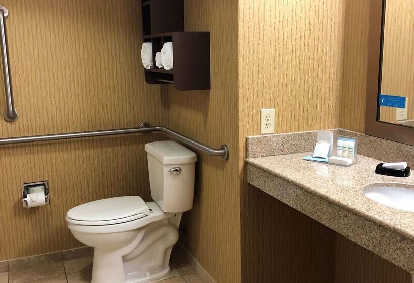 בית מלון כפרי Hampton Inn & Suites Woodstock, Va