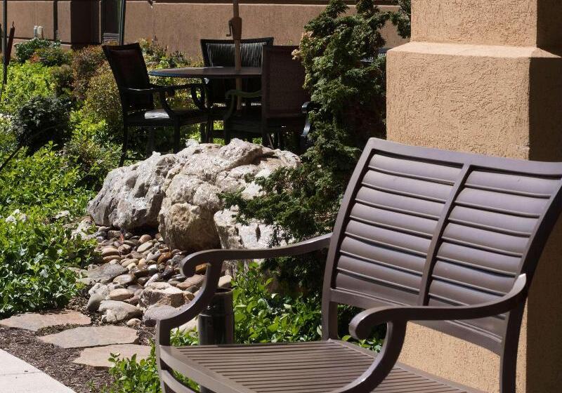 בית מלון כפרי Hampton Inn & Suites Woodstock, Va