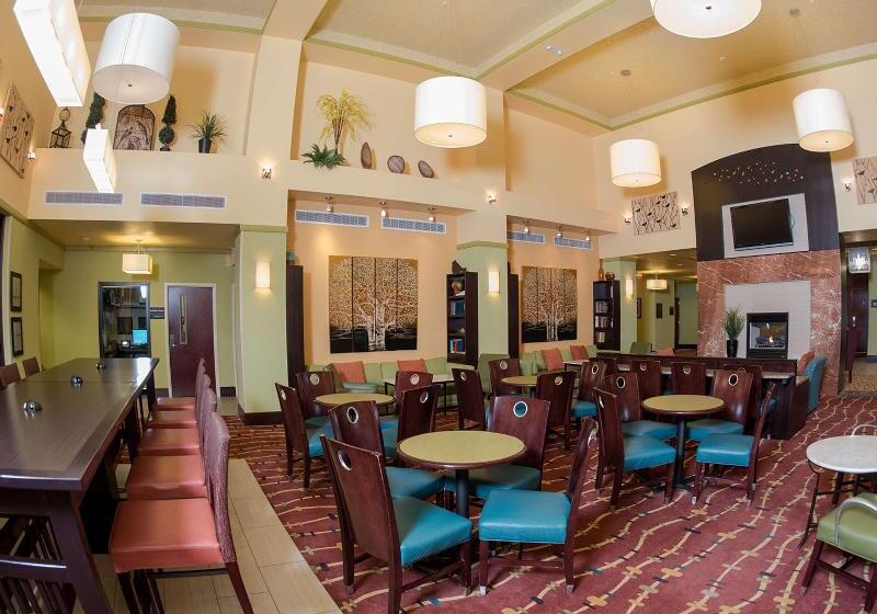 בית מלון כפרי Hampton Inn & Suites Woodstock, Va