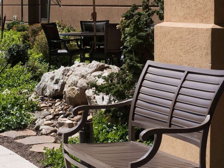 בית מלון כפרי Hampton Inn & Suites Woodstock, Va