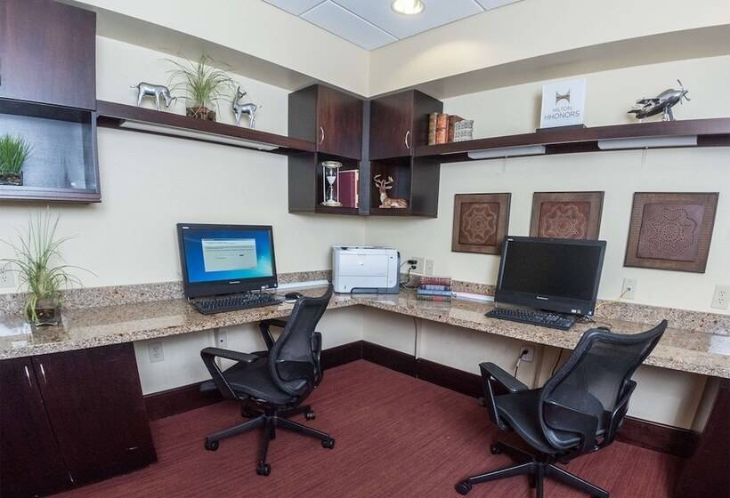 בית מלון כפרי Hampton Inn & Suites Woodstock, Va