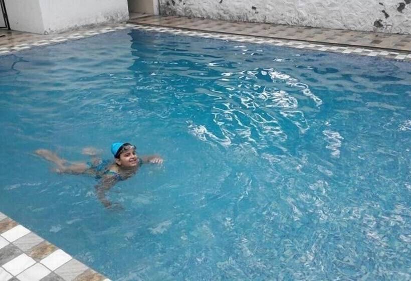 호텔 Hari International