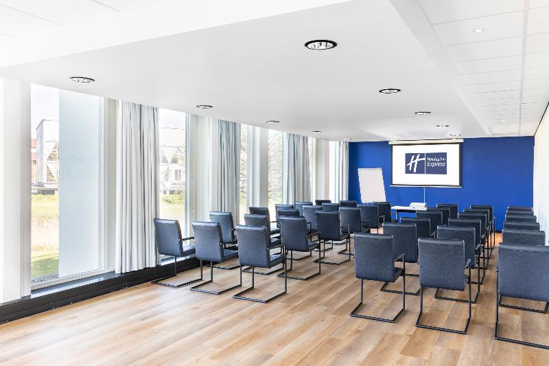 هتل Holiday Inn Express Utrecht   Papendorp, An Ihg