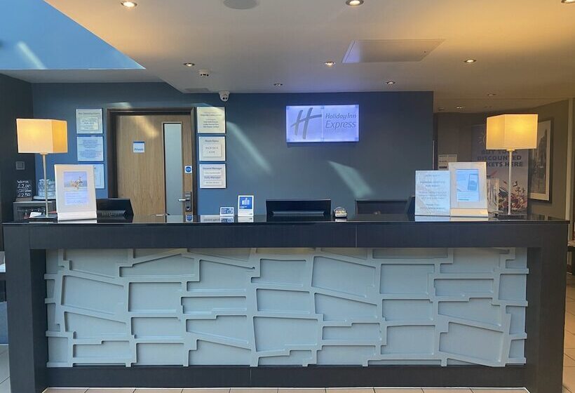 Отель Holiday Inn Express Windsor, An Ihg