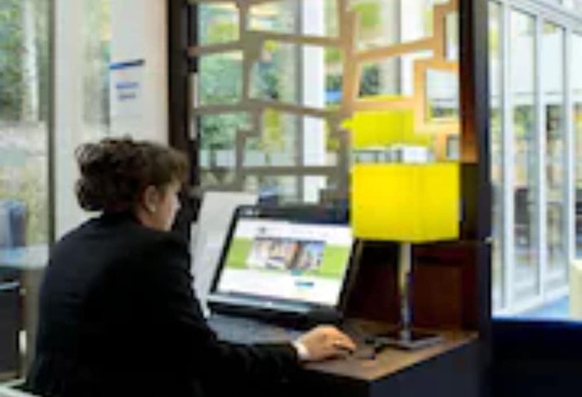 Отель Holiday Inn Express Windsor, An Ihg