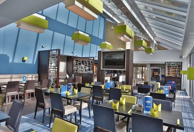 בית מלון כפרי Holiday Inn Express Windsor, An Ihg