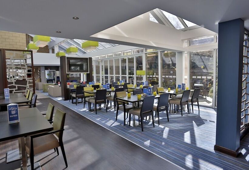 Отель Holiday Inn Express Windsor, An Ihg