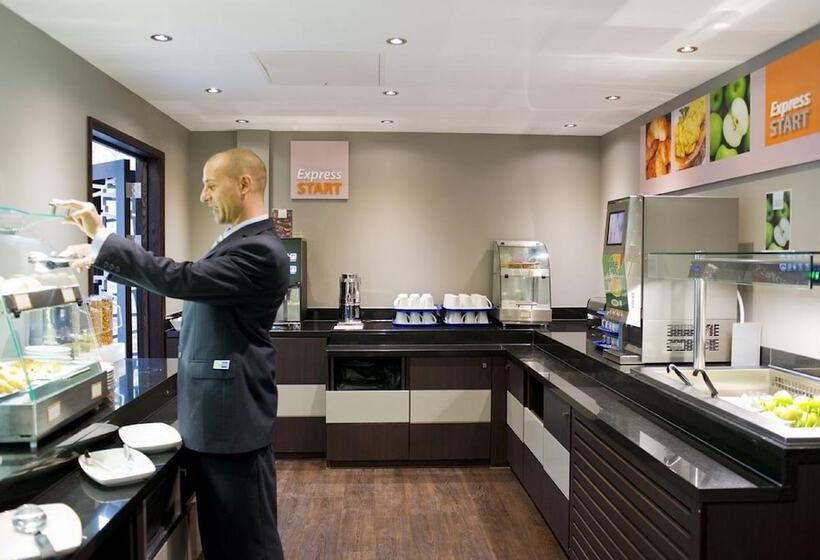 בית מלון כפרי Holiday Inn Express Windsor, An Ihg