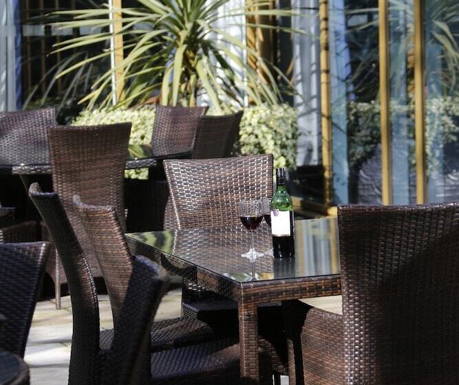 Отель Holiday Inn Express Windsor, An Ihg