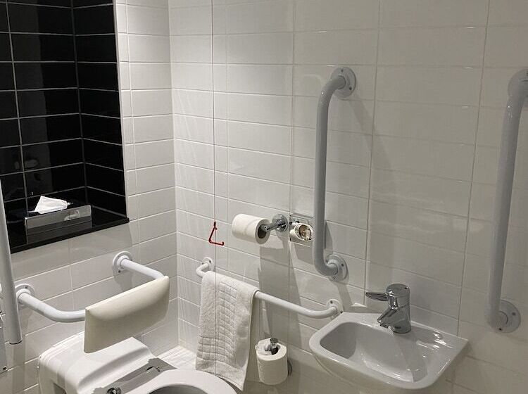 בית מלון כפרי Holiday Inn Express Windsor, An Ihg