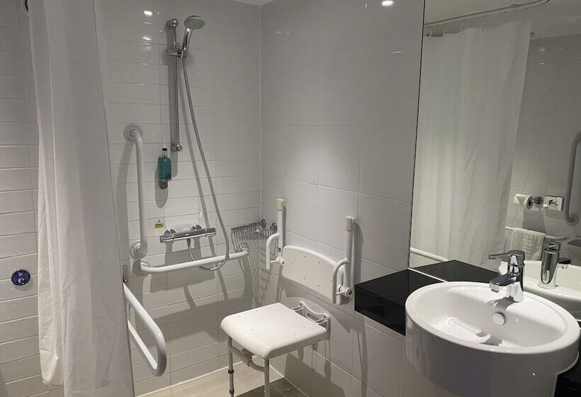 Отель Holiday Inn Express Windsor, An Ihg