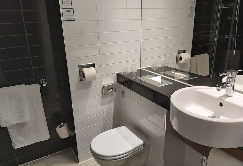 Отель Holiday Inn Express Windsor, An Ihg