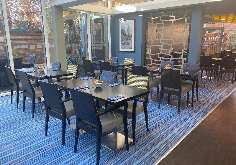 בית מלון כפרי Holiday Inn Express Windsor, An Ihg