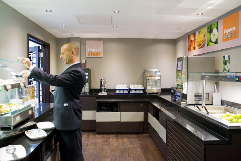 Отель Holiday Inn Express Windsor, An Ihg