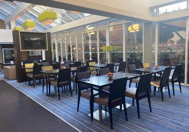 Отель Holiday Inn Express Windsor, An Ihg