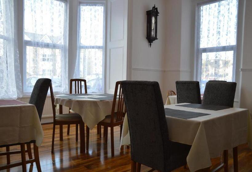 فندق Holly Lodge