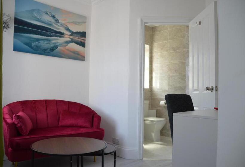 فندق Holly Lodge